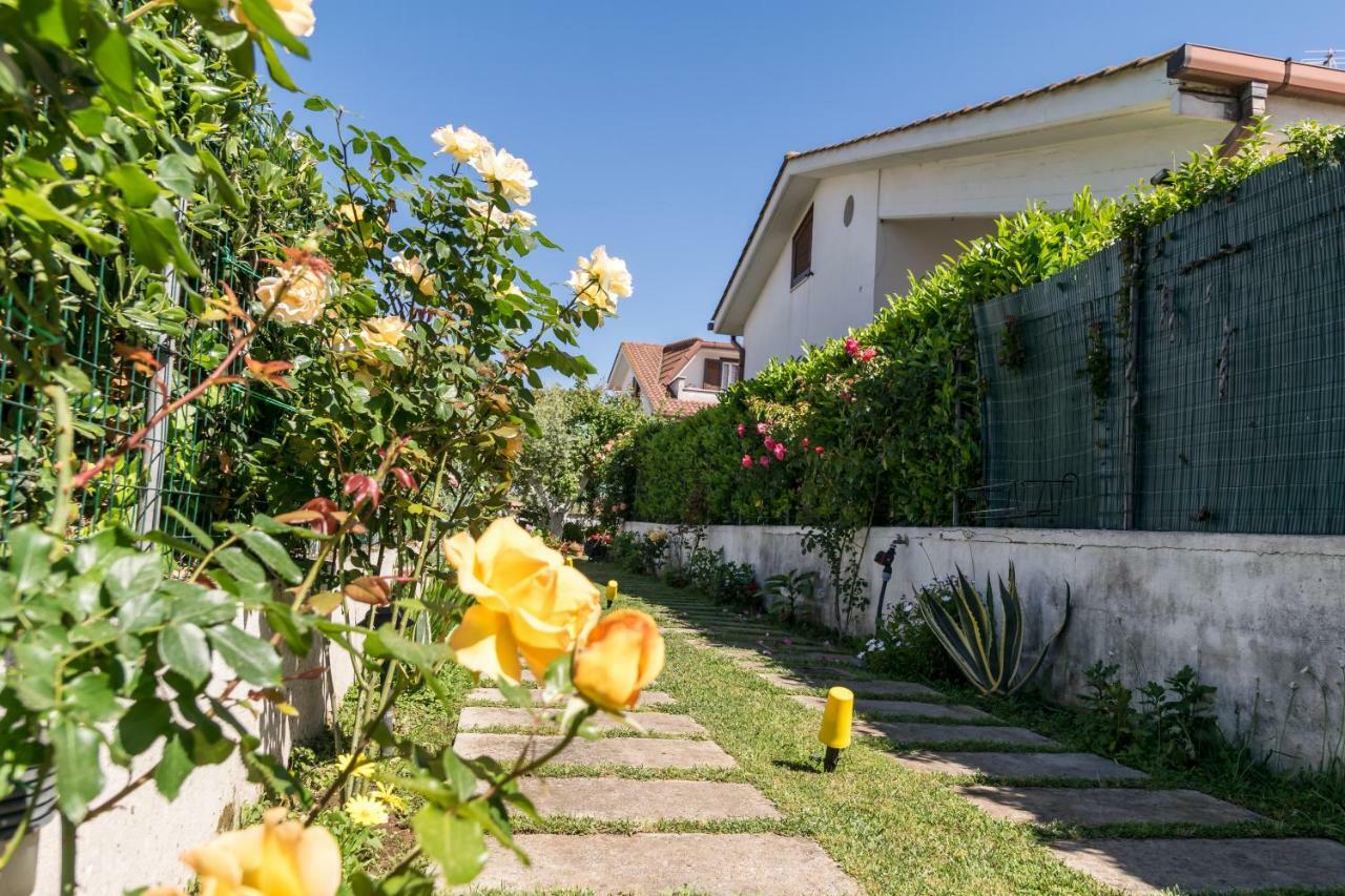 Alloggio Per Uso Turistico Villa Lido dei Pini Exterior photo
