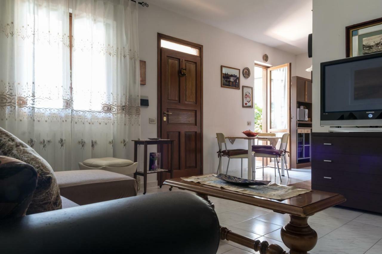 Alloggio Per Uso Turistico Villa Lido dei Pini Exterior photo